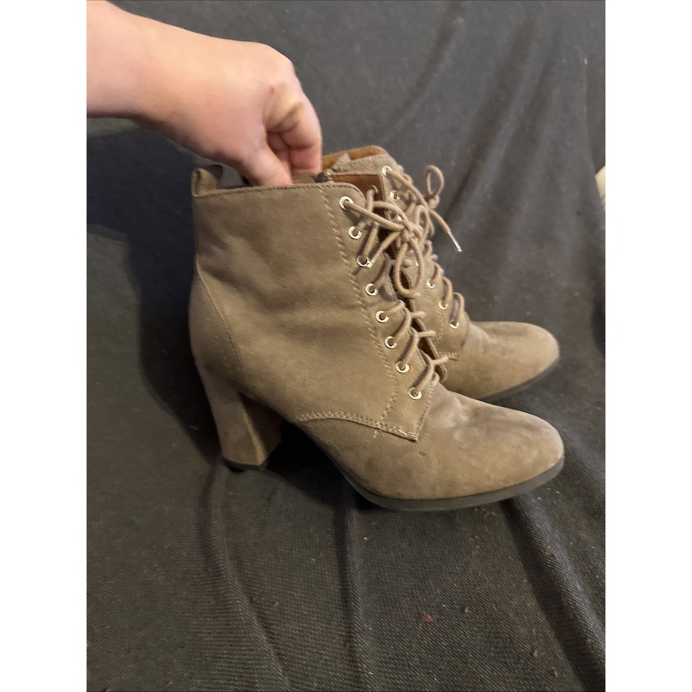 Women's Lace Up Block Heel Bootie Boots Taupe Size 7.5 - Picture 1 of 6
